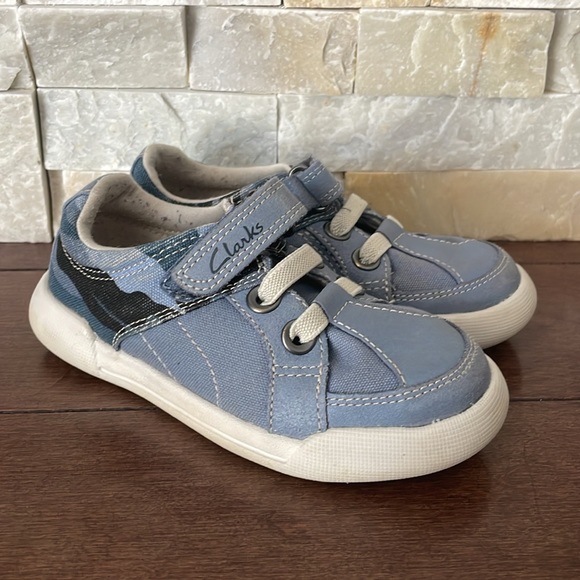 Clark’s shoes with Velcro - Picture 3 of 8